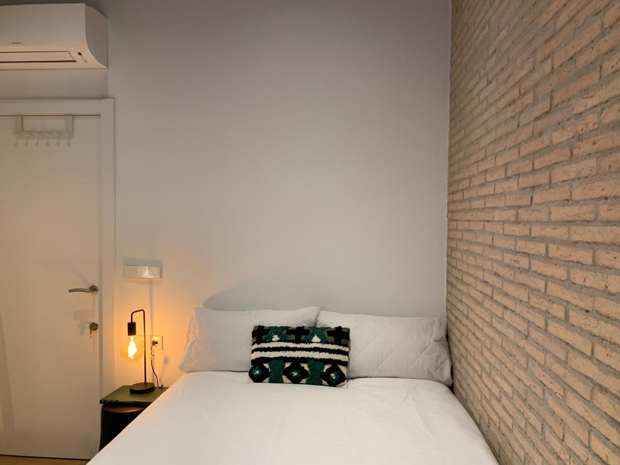 La Reina Beach Rooms Valencia Buitenkant foto